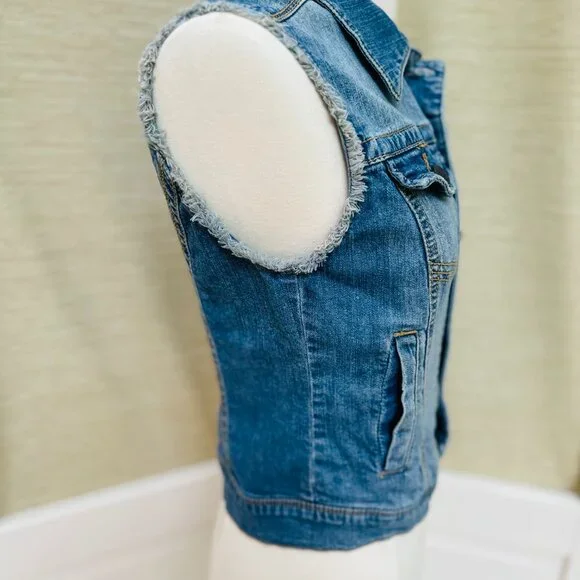 American Rag Jean Vest Medium Wash Frayed Arms Denim Vest Western - Picture 3 of 5